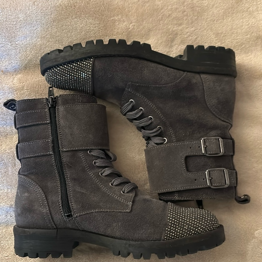Guess biker boots in suede and leather lined with studs, sz 6